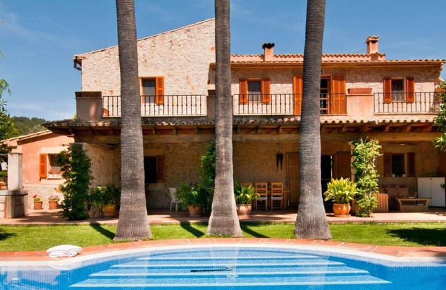 Heavenly finca with a park-like garden
