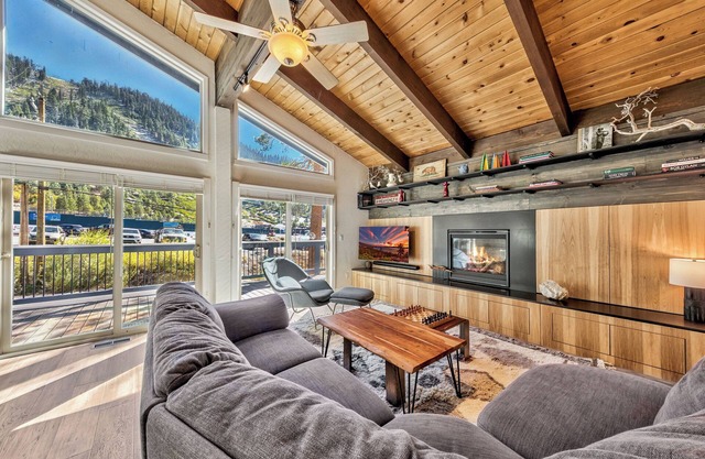 Heavenly Horizon Chalet - hiking, biking, dining, dog friendly