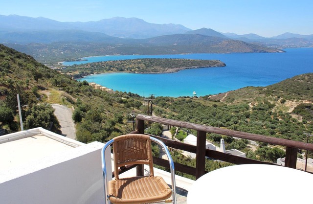 Heavenly located above the sea, pool, wifi - holiday apartment Istron, Crete