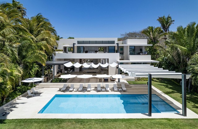 Heavenly, Ocean-front Villa Luna Mar. Private, sandy beach. Superb staff of six.