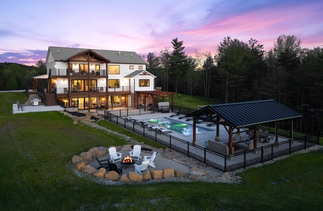 Heavenly View Farmhouse in Hocking Hills