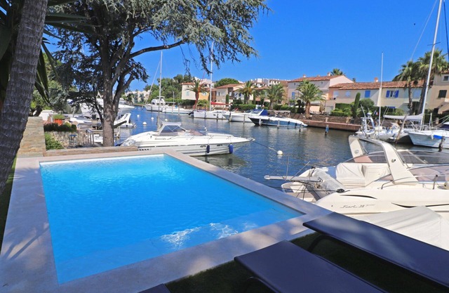 HEAVENY 5* LUXURY Villa, HEATED ALL YEAR ROUND POOL, AMARRAGE & GARDEN