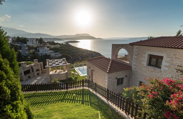 HECTORAS VILLA in Plaka-BY APOKORONAS VILLAS