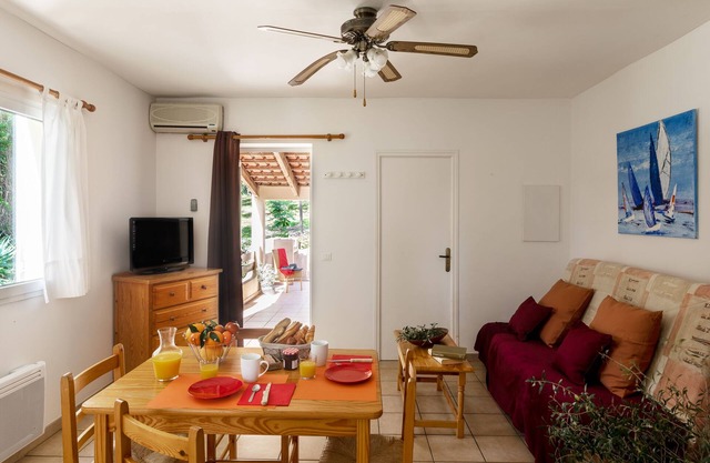 Helios2 2/4pers - 1 bedroom -beach 5 minutes walk, heated pool 28 degrees.