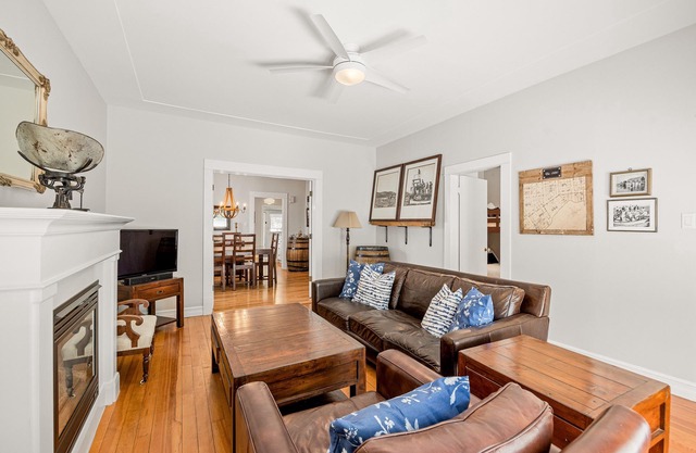 Heritage Cottage, Walkable Location, Beach Access