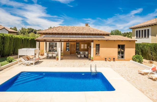 Hermosa Villa Familiar de 3 Habitaciones con Piscina