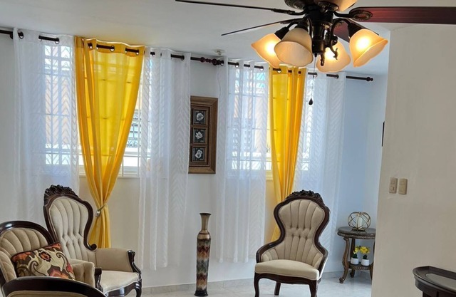 Hermosa y Espaciosa Casa con estilo de 3 dormitorios 2 Baños