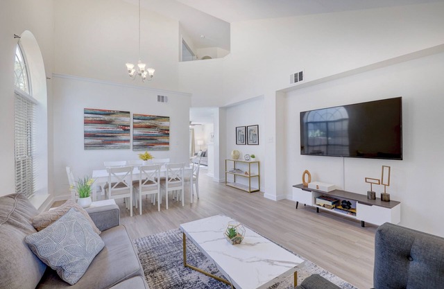 Hestia: 5BR/3BA | Sleeps 12 Near Domain