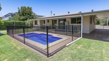 "HIBISCUS HOLIDAY HOME" in Urangan