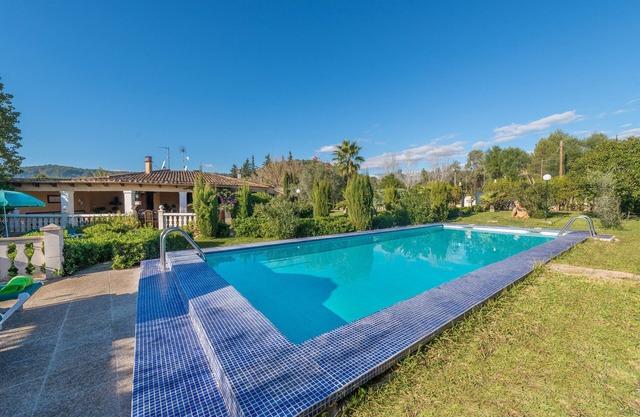 HIBISCUS - Traditional villa with private pool and beautiful garden. Free WiFi