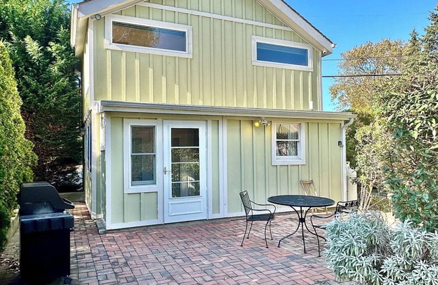 Hidden gem! Southampton beach cottage