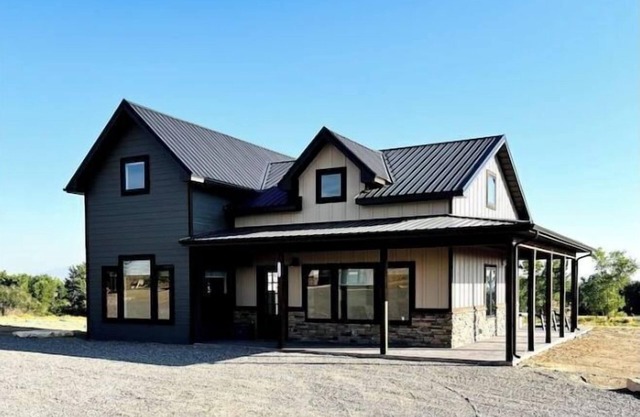 Hidden Ivancie Cabin on Vineyard with Hot Tub