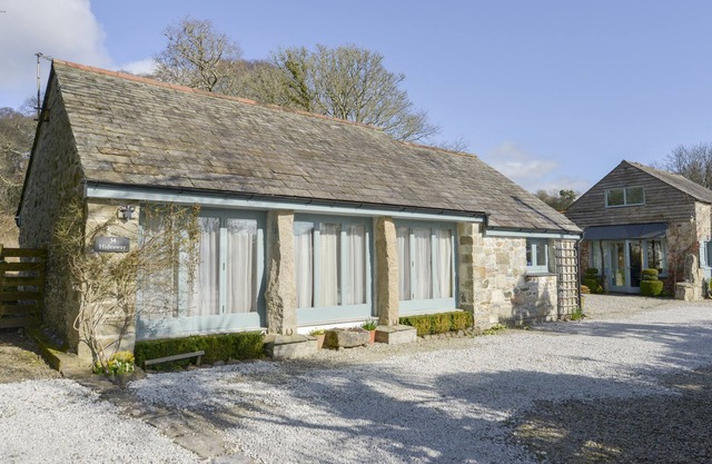 HIDEAWAY BARN, with a garden in Charlestown