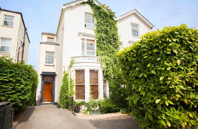 higgihaus 5 Bed Sleeps up to 14 Big Groups Best Location
