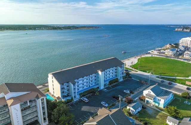 High End Updates, Open Bay Views, Bayfront pool, 3 blocks to beach/boardwalk!