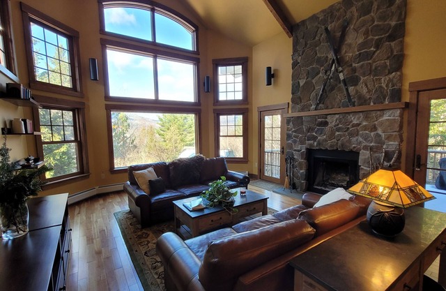 High Noon Mountain House Spacious Ski Chalet