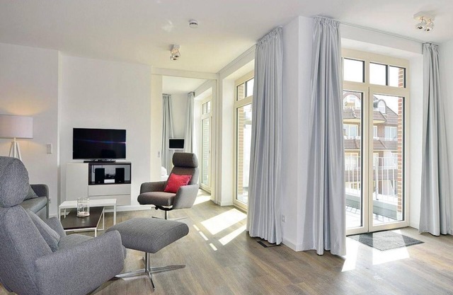 High-quality apartment on the North Sea beach with sunny south-facing balconies and beach chair
