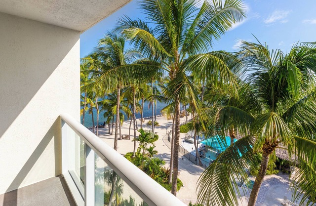 High Tides and Good Vibes! 2 Relaxing Units, Pet-friendly Property, Pool