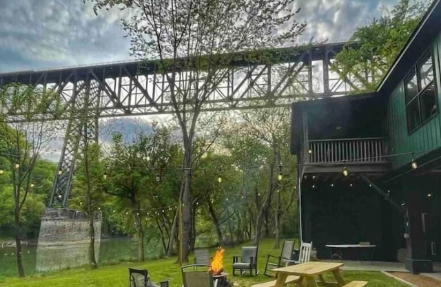 Highbridge River Cabin with KY River View & Access