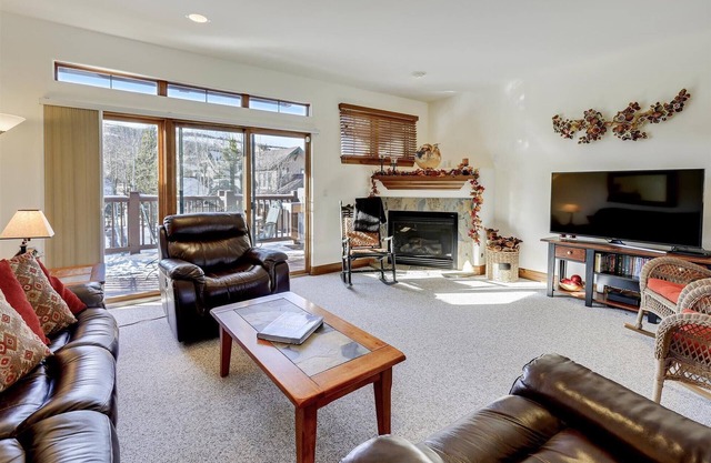 Highland Greens 66: Townhome in Breckenridge, Private Hot Tub, 2 Car Garage.