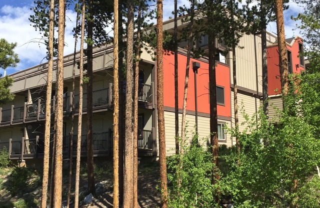 Hike, Bike,Ski, Ride, Fish, or Relax! 2B/2B, Pool, Hot Tub, Courts and Mt View!