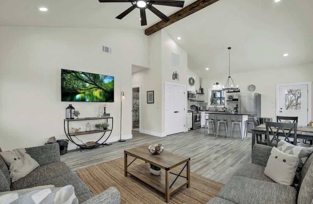 Hill Country-Fire Pit & Hot Tub!