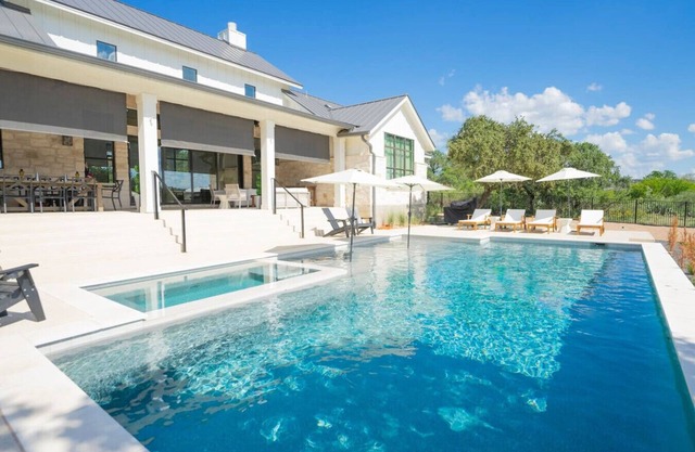 Hill Country Retreat | Golf Club | Walk to Winery