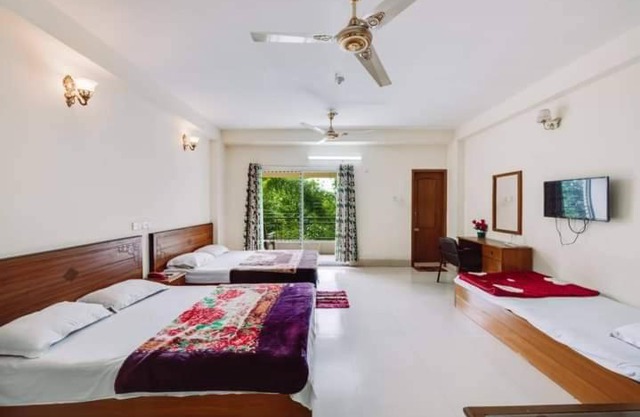 Hill Crown Hotel & Resort
