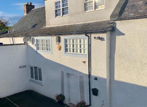 Hill House - Mews Town House, in a quiet private close, in the City Centre of Inverness.