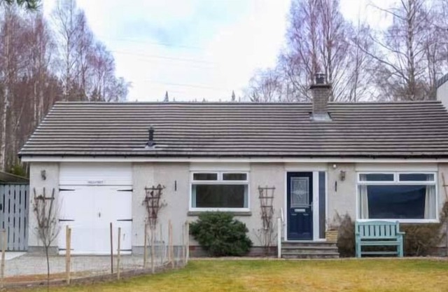 HILLFOOT, family friendly, with a garden in Insh