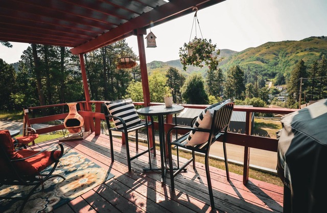 Hillside Deadwood house in town w/Hot Tub & views