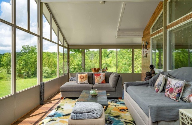 Hillside Haven Retreat: Sunroom & Pond Escape!