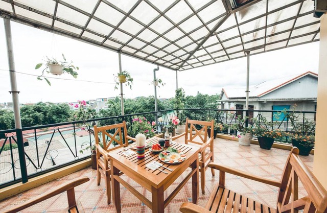 Hillside Homestay Hue - Triple Room (top Apartment)