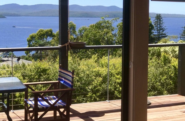 Hillstop Mallacoota - Pet Friendly with Lake Views