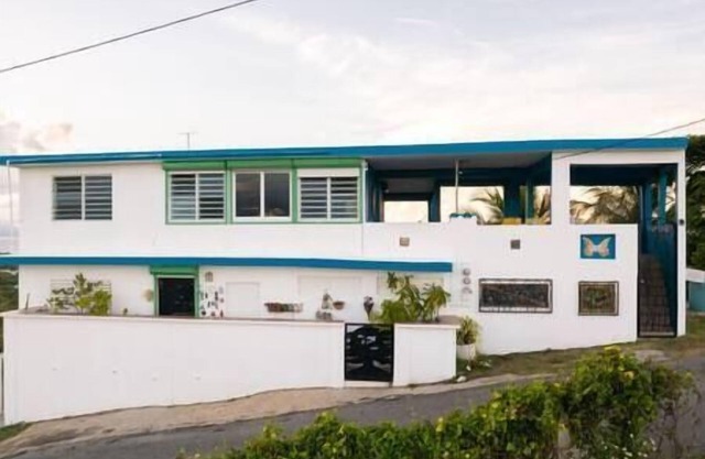 Hilltop Apartment with 360° Views perfect for families