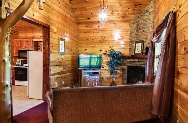 Hilltop Hideaway-- Luxury Cabin with Stunning Views and Jacuzzi for Two