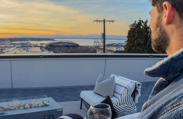 Hilltop Home w/HotTub+Rooftop+Water+Stadium Views