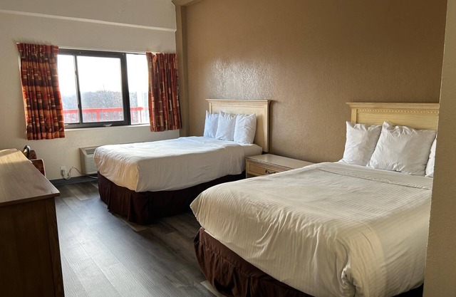 Hilltop Inn & Suites