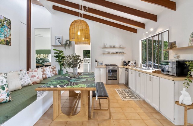 Hinterland 3-Bed Retreat with Outdoor Dining & BBQ