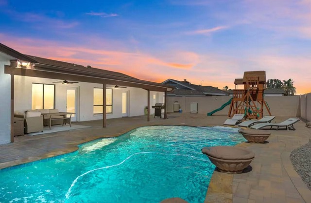 Hip & Modern Oasis + Pool & Spa!nn