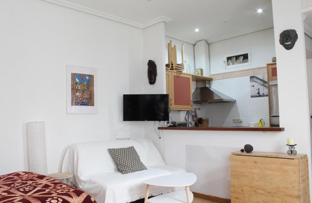 Hipster Studio in Anton Martin by Allô Housing