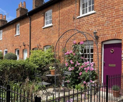 Historic 1BD Cottage in Heart of Farnham