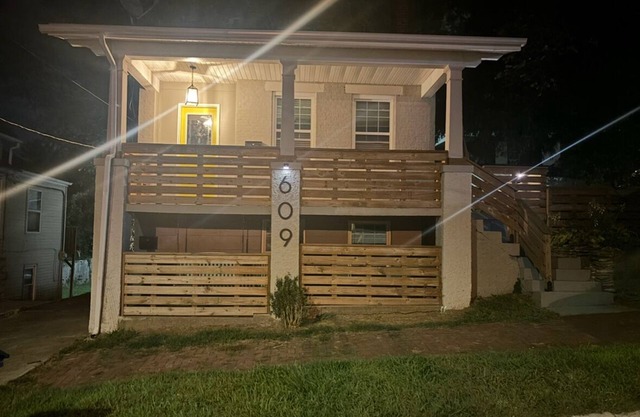 Historic Alton duplex! Upper unit