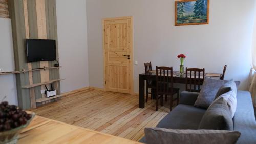 Historic apartment with Wooden floors in the Hearth of Old-town Riga