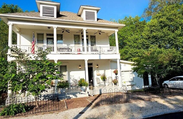 Historic Bed & Breakfast, Groups/family Memories!