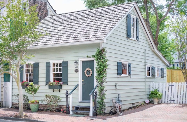 Historic Cottage c.1820, Private Parking, Close to River by Lucky Savannah
