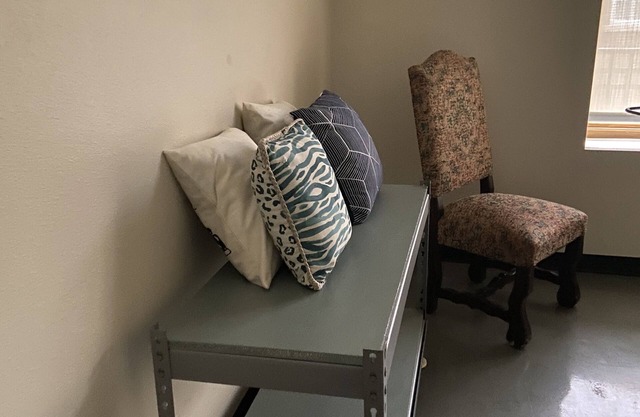 Historic Downtown 5 min away from UNM, Hospitals, Convention Center and Airport.