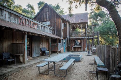 Historic Farmhouse on 5 Peaceful Acres with Ancient Oaks & Creek above Temecula