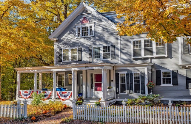 Historic Home on Dewey Pond - The Dewey House