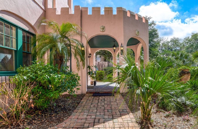 Historic Home, Perfect for Special Occasions, 3 Master Suites, Steps to Sites, $300 in Free Tickets!
